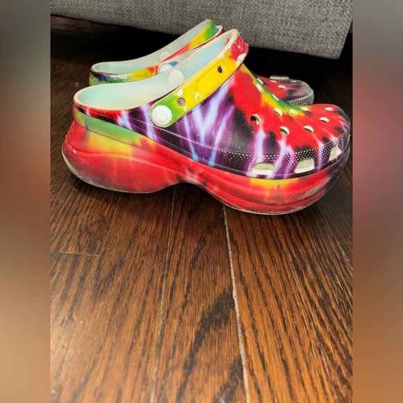 Rainbow Platform Crocs - Picture 4 of 6